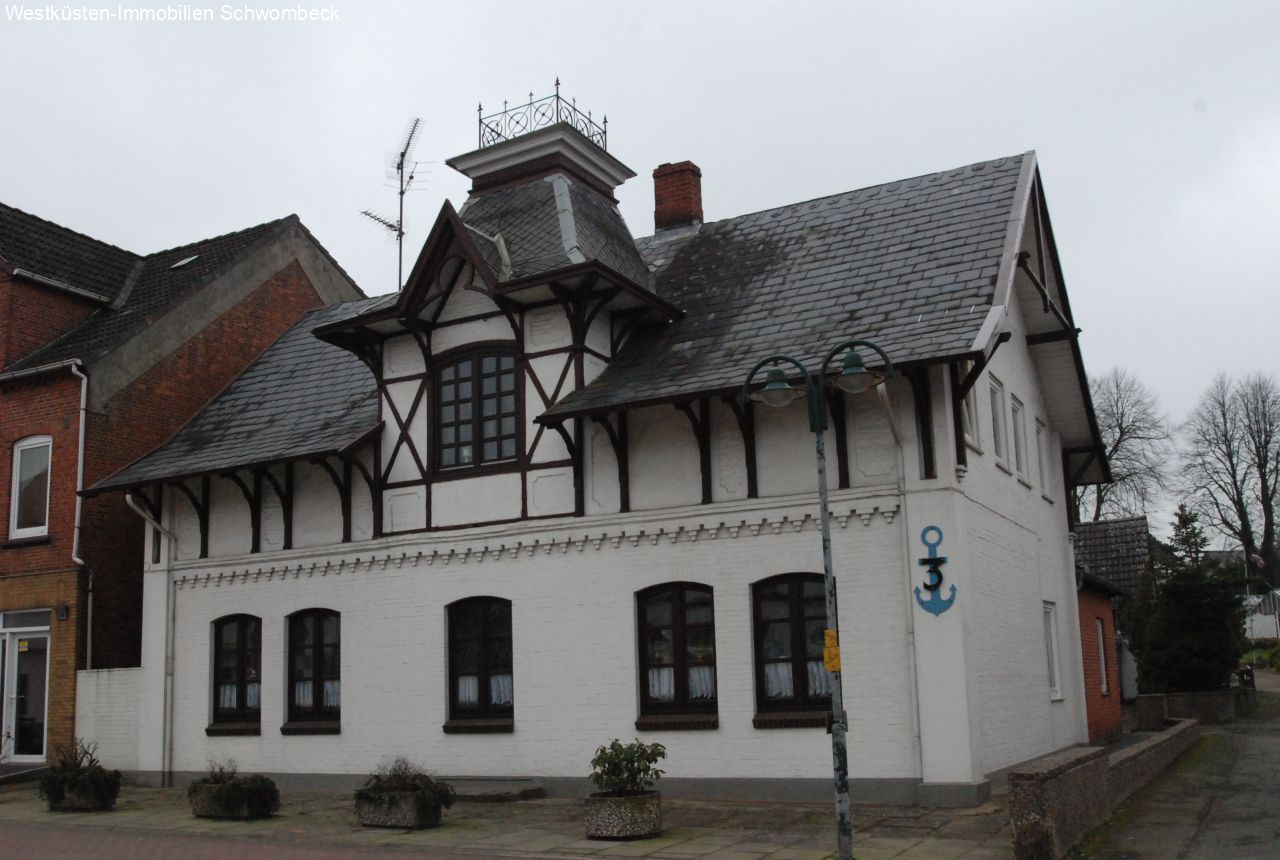 Hanerau-Hademarschen: Das historische Einfamilienhaus in zentraler Ortslage! 