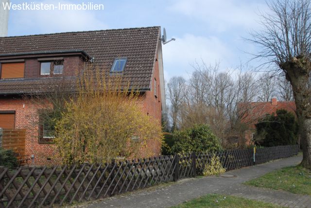 Nordhastedt: Renovierte Doppelhaushälfte  mit großem Garten zu vermieten! 