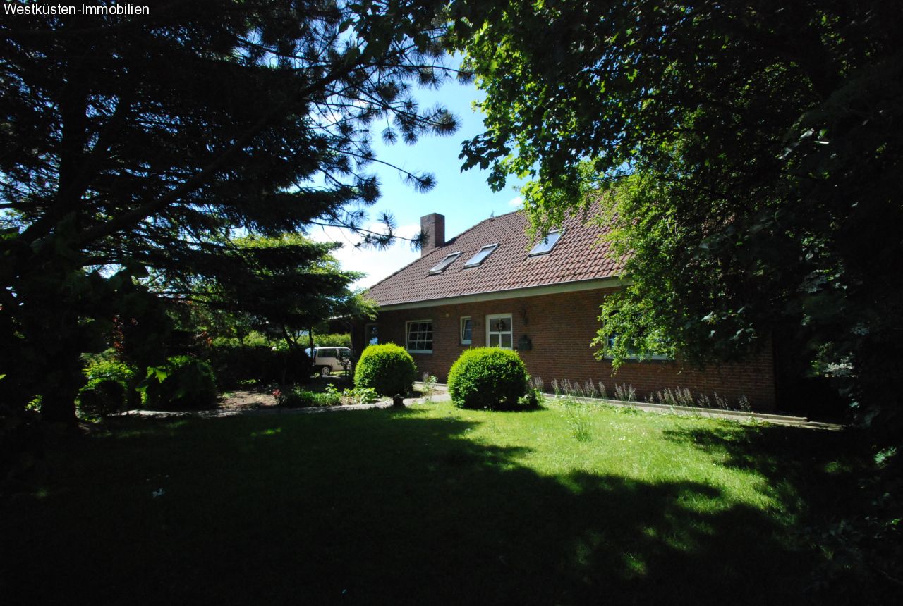 Offenbüttel: Schöner Walmdach-Bungalow für Naturliebhaber in fast Alleinlage! 