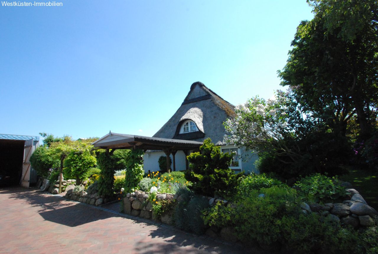 Wesselburenerkoog: Reserviert! Traumhaft Wohnen und Arbeiten unter Reet in Nordseenähe! 