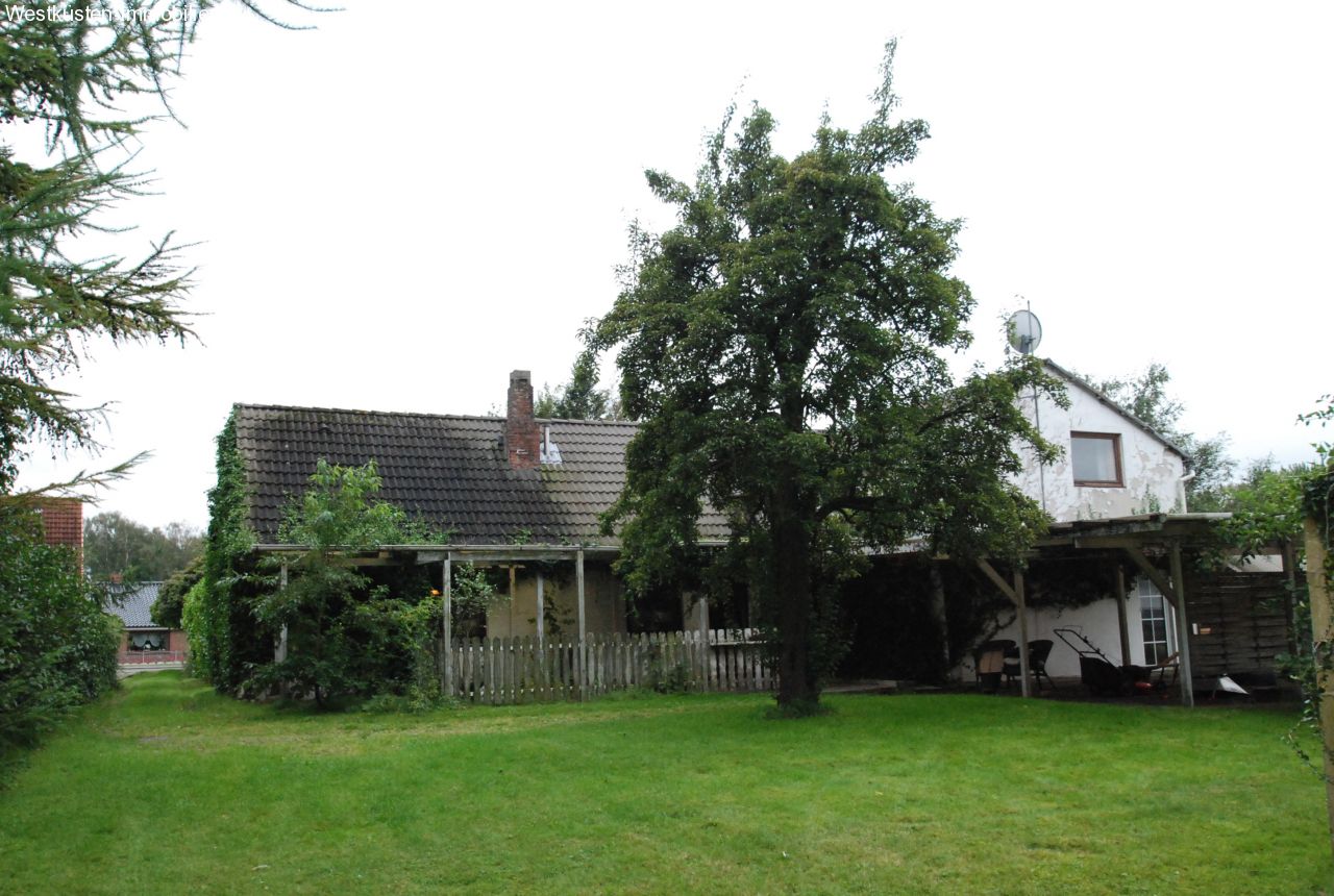 St. Michaelisdonn: Reserviert! Für Handwerker - Einfamilienhaus mit großem Grundstück in ruhiger Lage! 