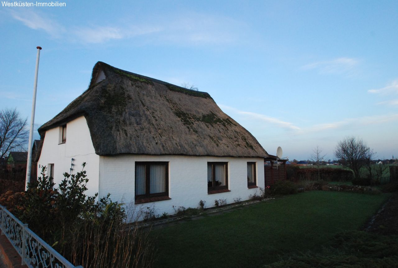 Marnerdeich: Reserviert! Ferienhaus unter Reet in Nordseenähe! 