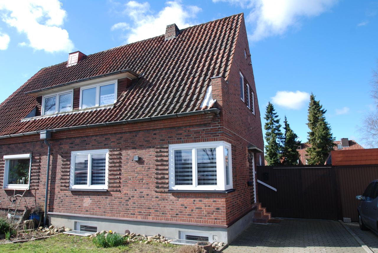 Heide: Reserviert! Die sanierte Doppelhaushälfte in zentrumsnaher Lage! 