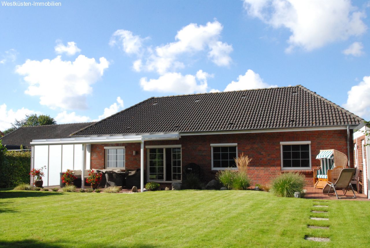 Marne: Reserviert! Ebenerdig Wohnen - der neuwertige Walmdachbungalow in ruhiger Sackgassenlage! 