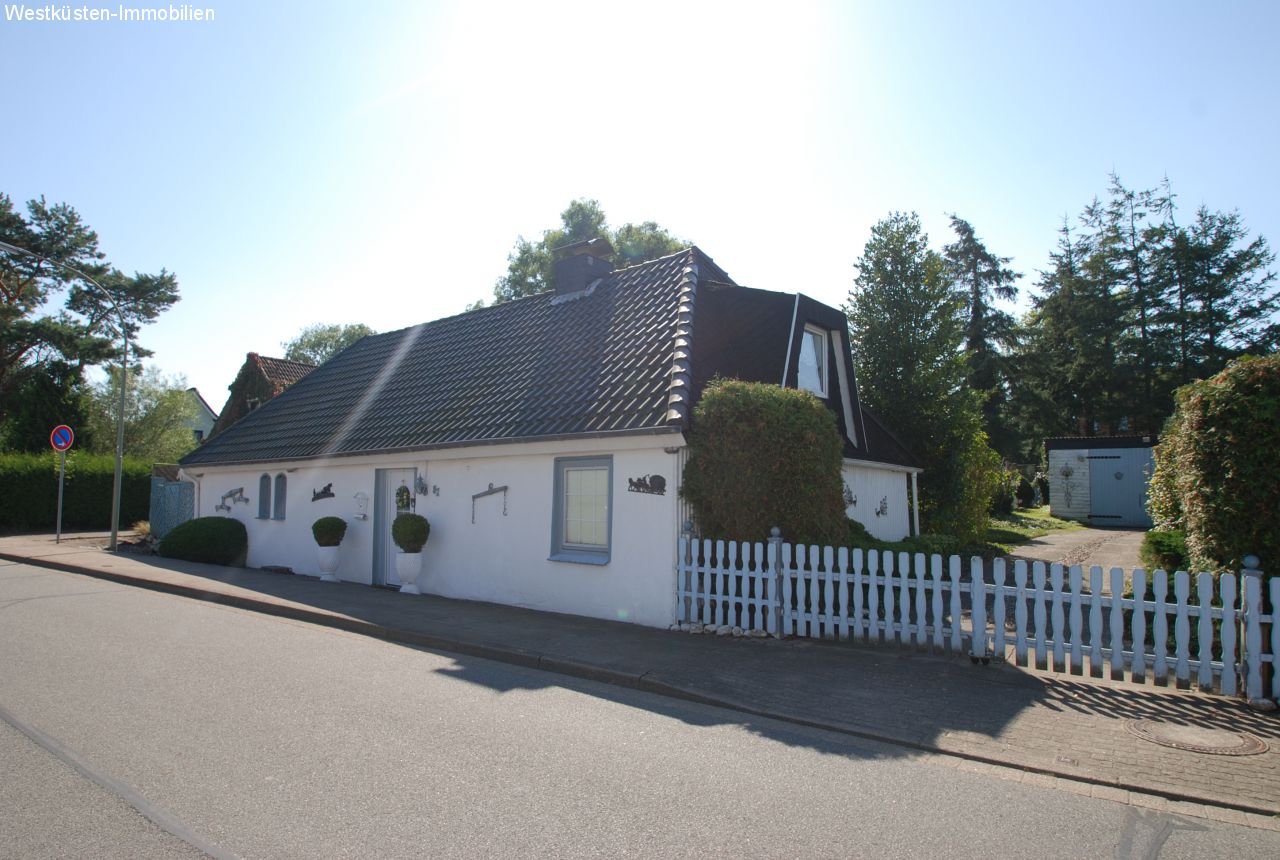 Heide-Süderholm: Hübsche Bauernkate in ruhiger Ortsrandlage! 