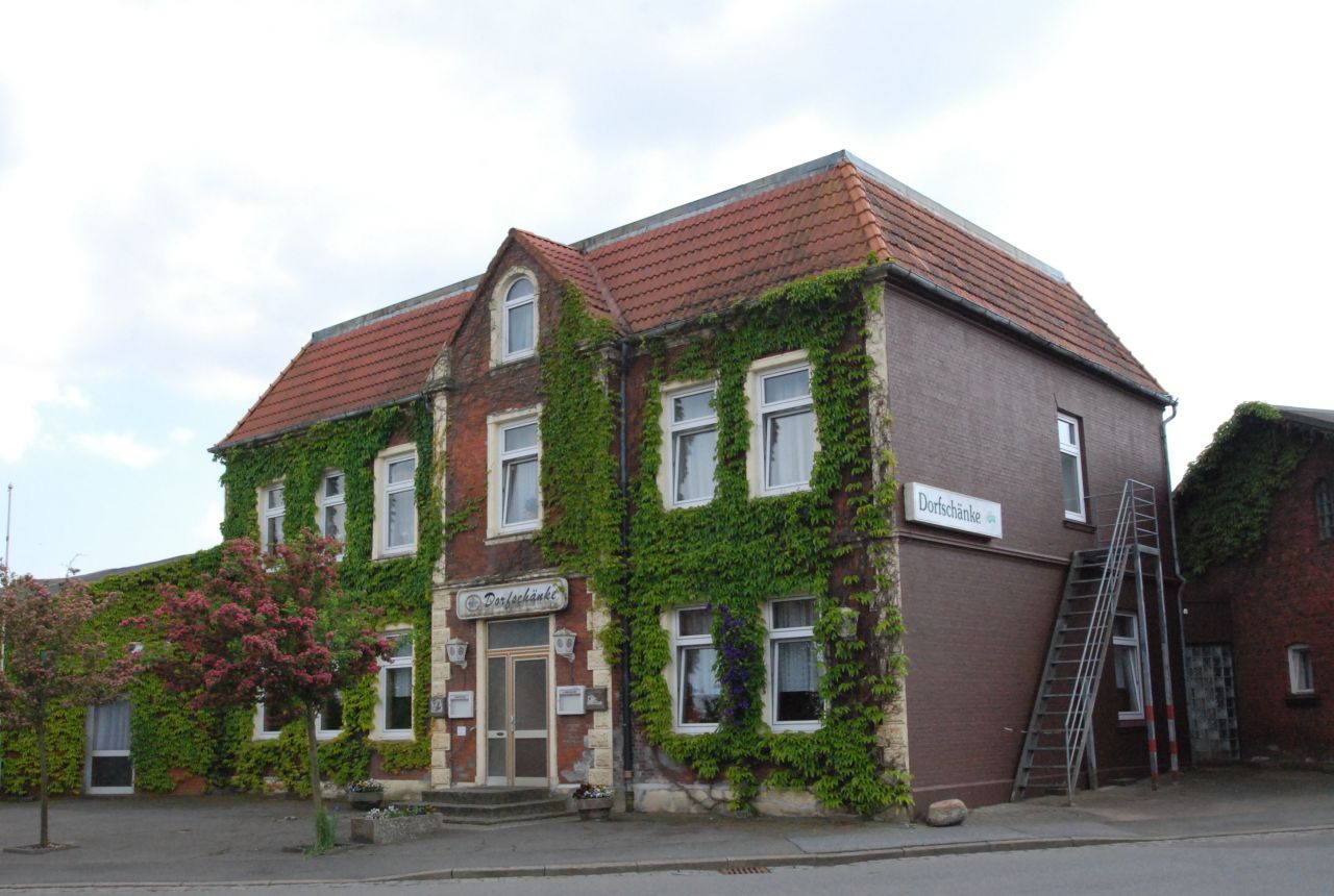 Offenbüttel: Provisionsfrei - Repräsentatives Haus mit ehemaligem Gasthof Nähe Nord-Ostsee-Kanal! 