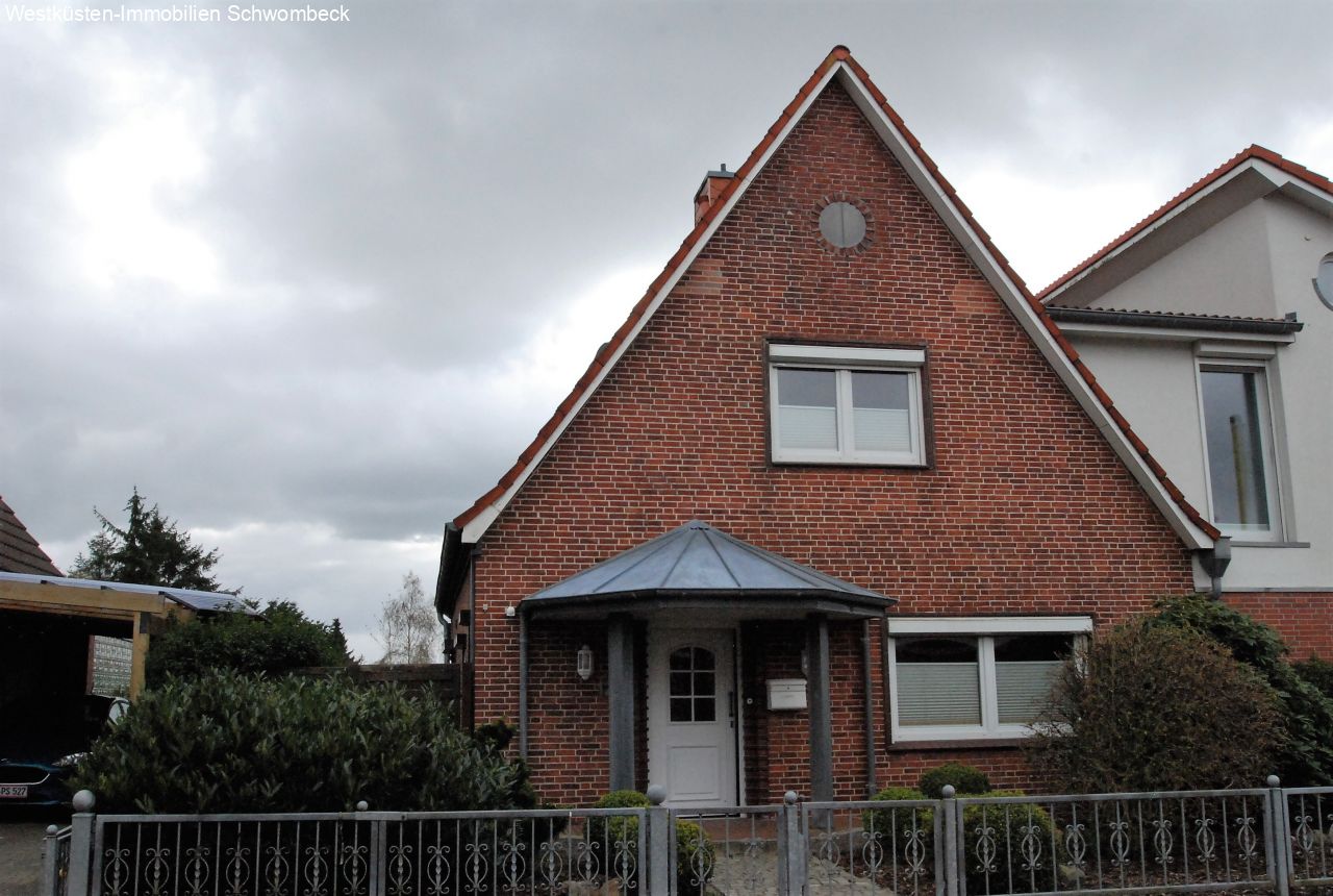 Heide: Gepflegtes und gut ausgestattetes Einfamilienhaus in zentraler Lage! 