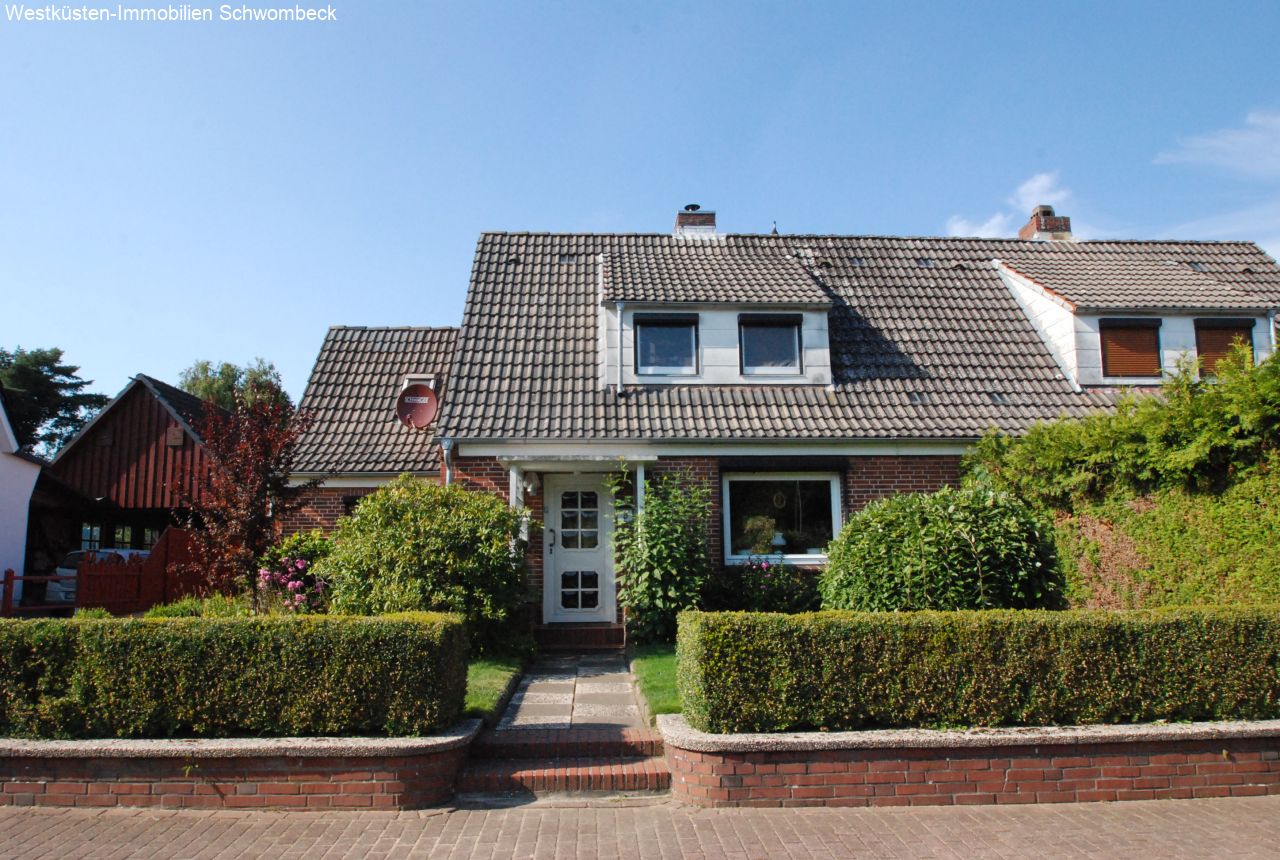 Burg (Dithmarschen): Die gepflegte Doppelhaushälfte in ruhiger Ortsrandlage! 