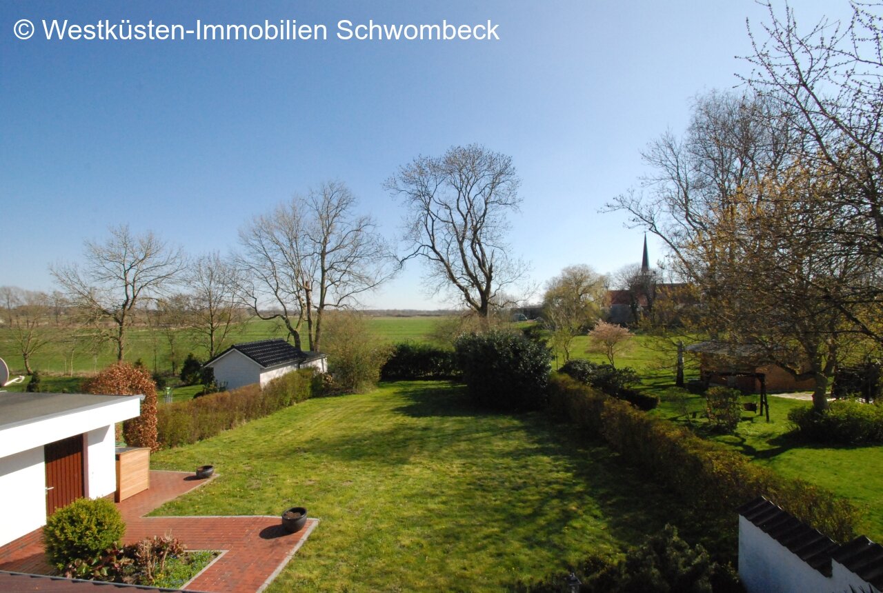 Blick von oben in den Garten