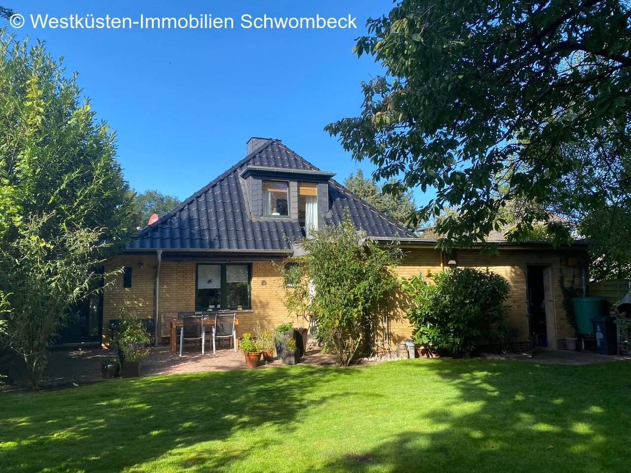 Garten und rückwärtige Ansicht