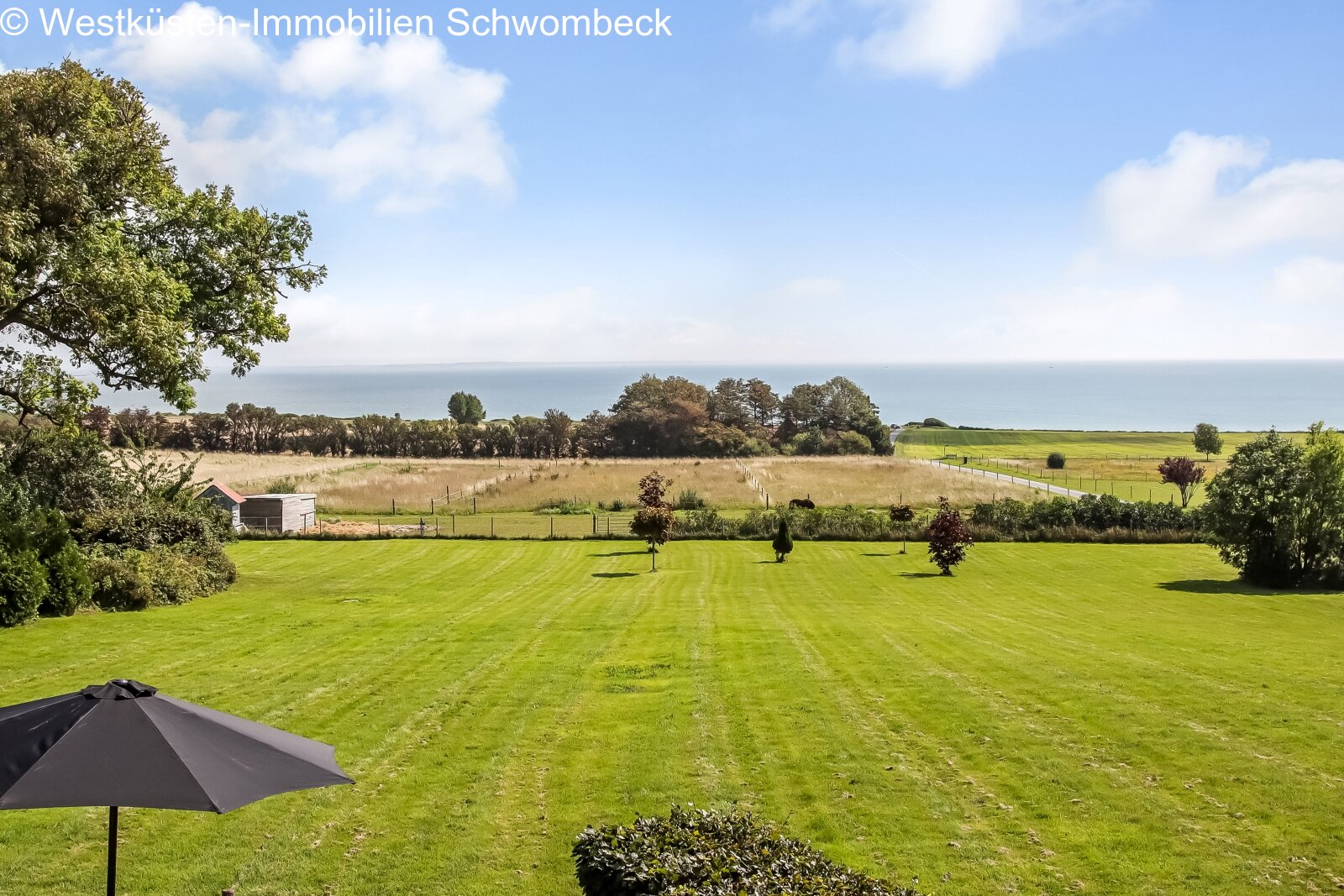Garten mit Blick auf die Ostsee