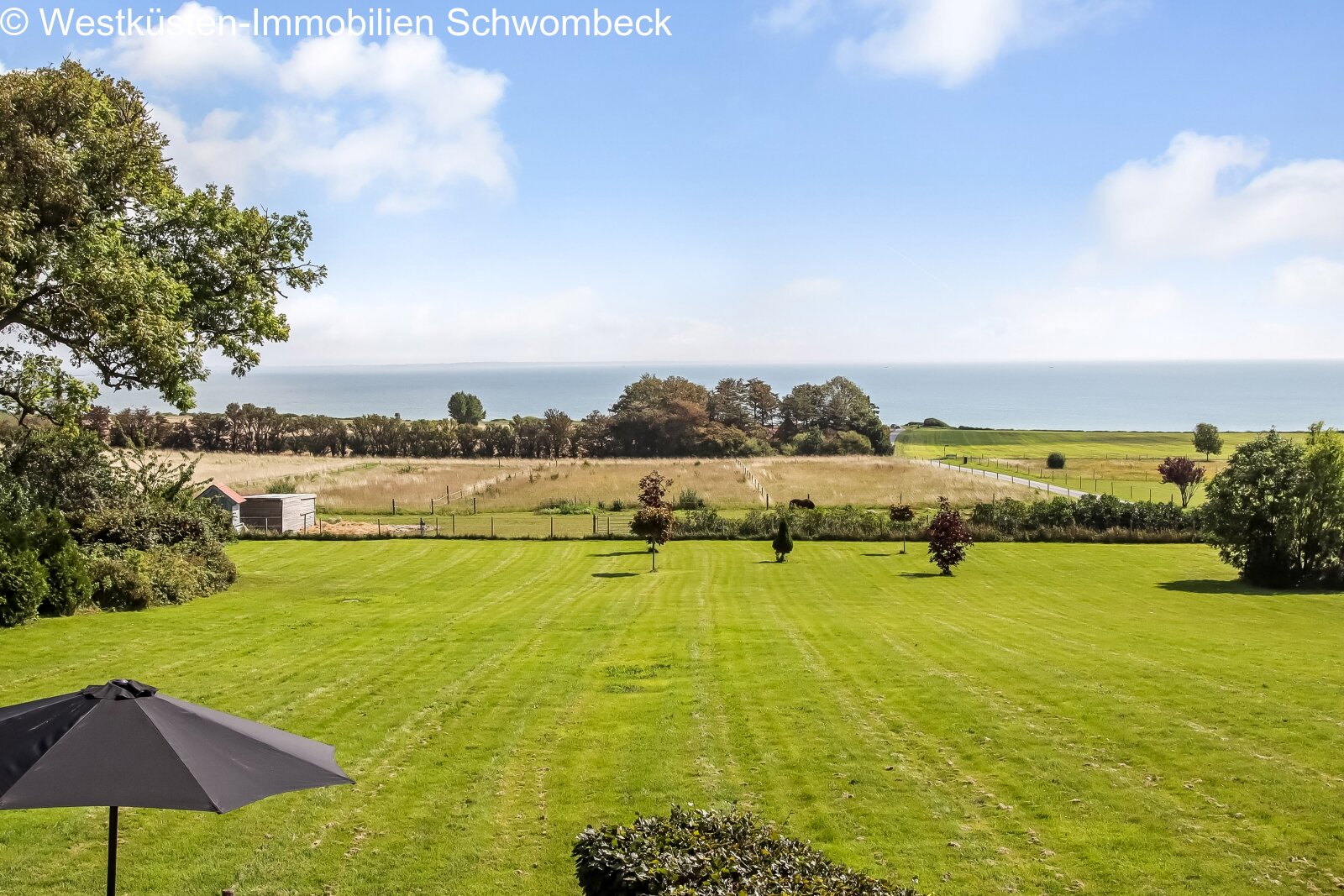 Garten mit Blick auf die Ostsee