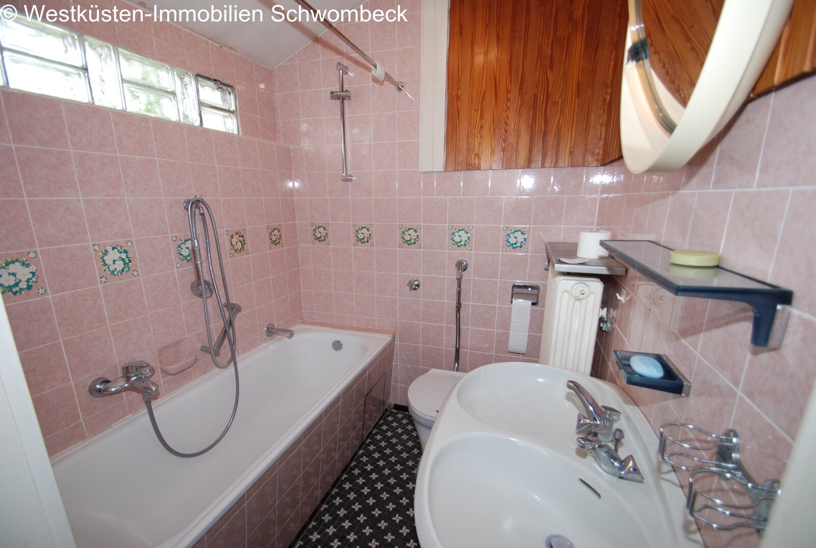 Wannenbad mit Doppelwaschbecken