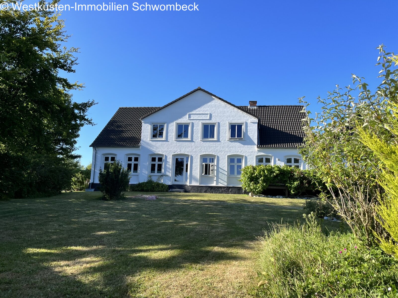 vordere Grundstücksansicht