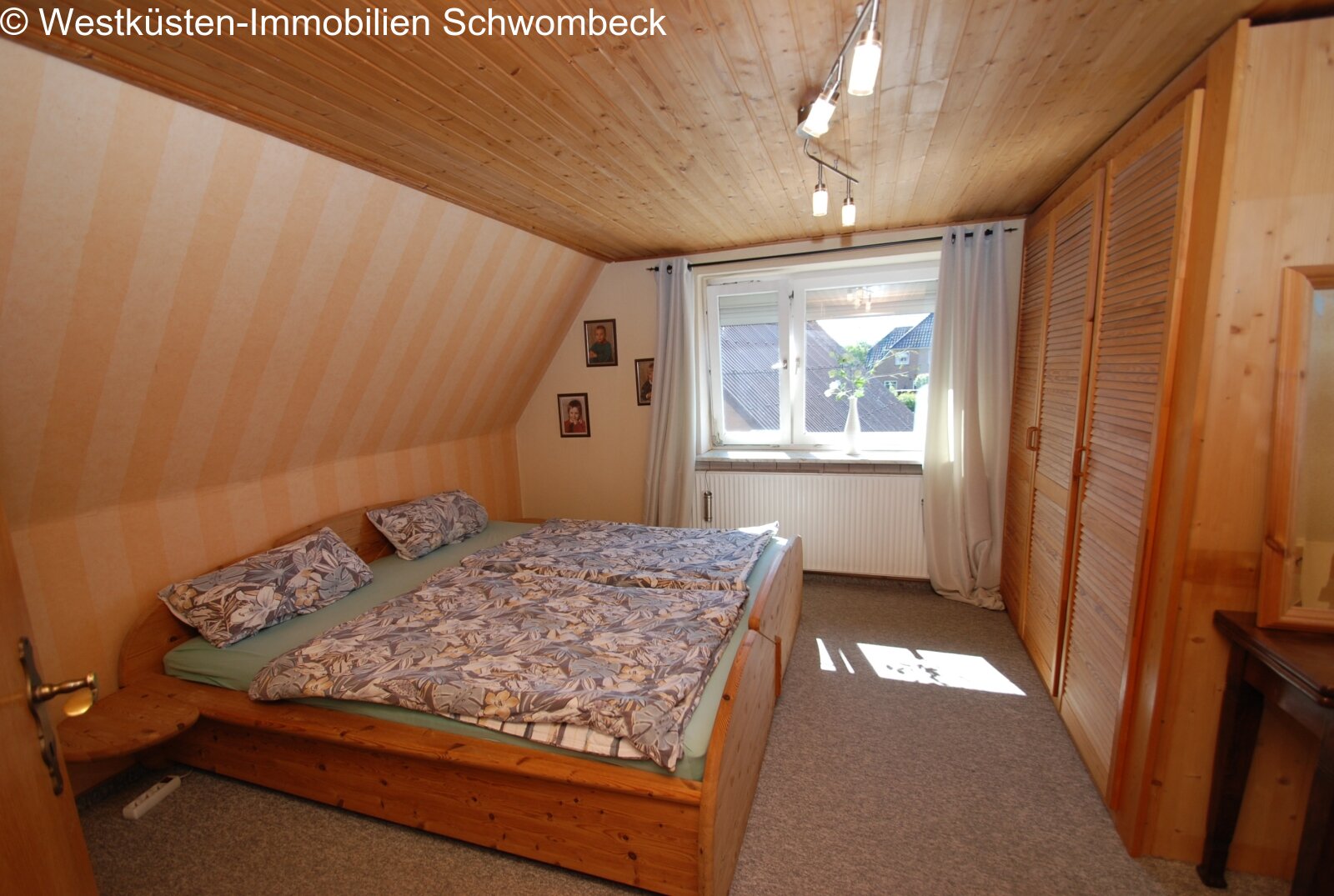 Schlafzimmer DG