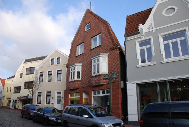 Heide: Die helle Altbauwohnung im Herzen der Altstadt! 