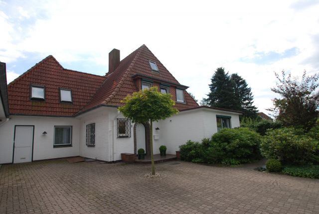 Heide: Das Wohlfühlhaus in bevorzugter Wohnlage mit wunderschönem Garten! 