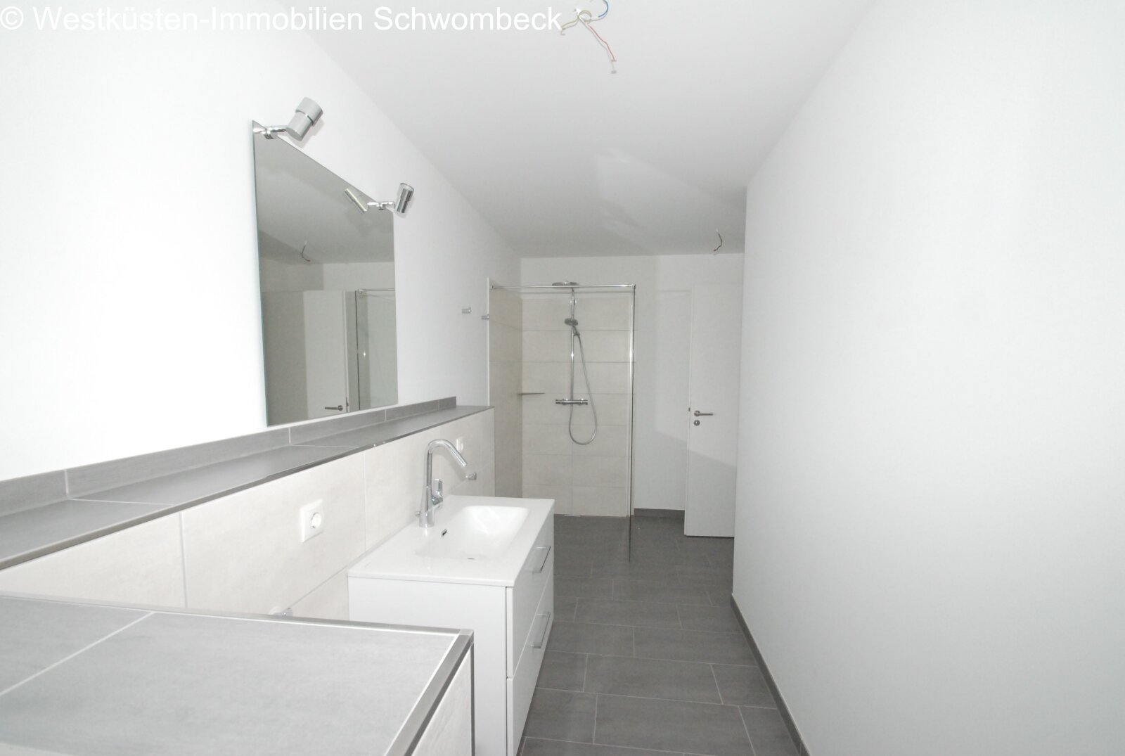 Großes Duschbad