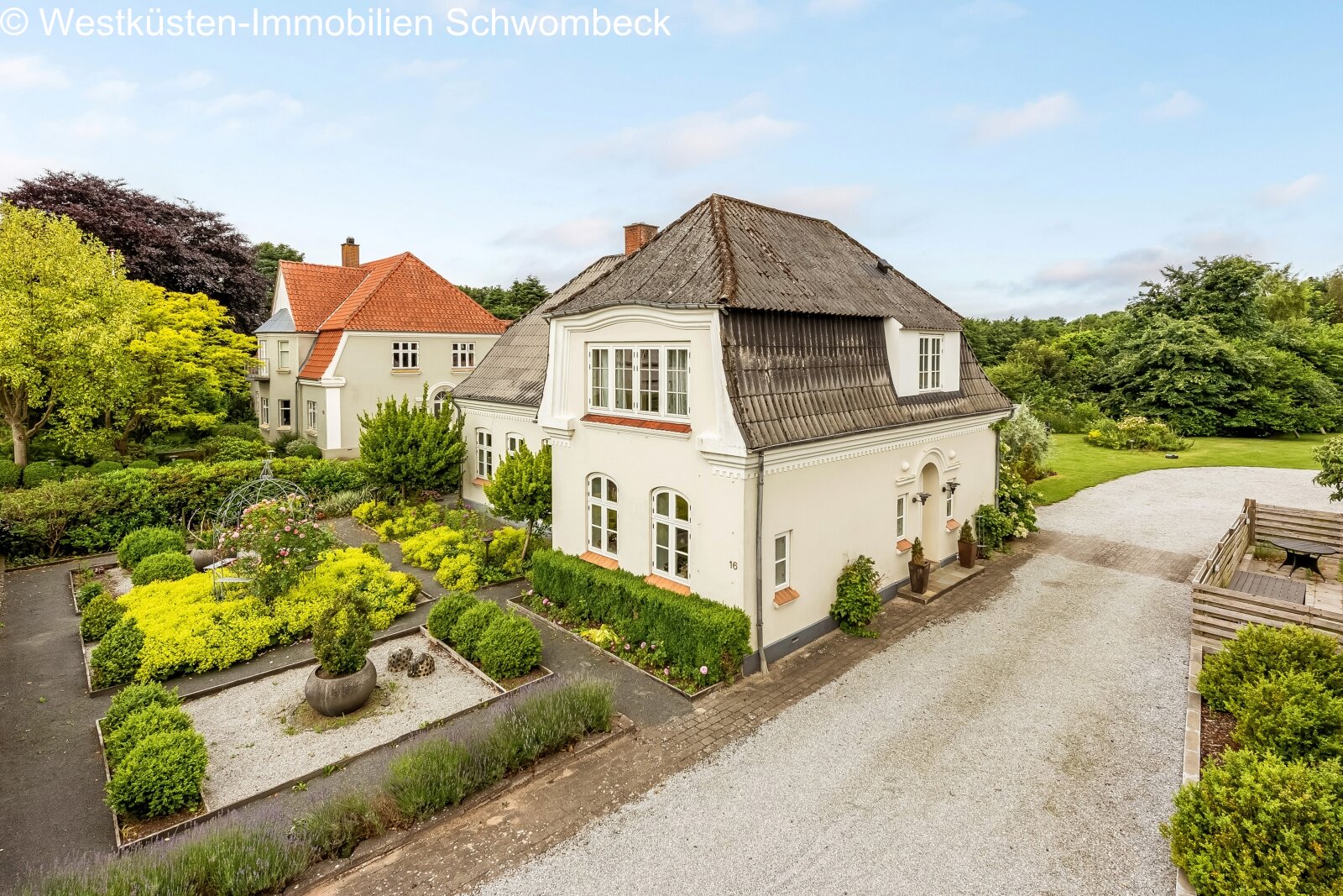 Haus mit Auffahrt
