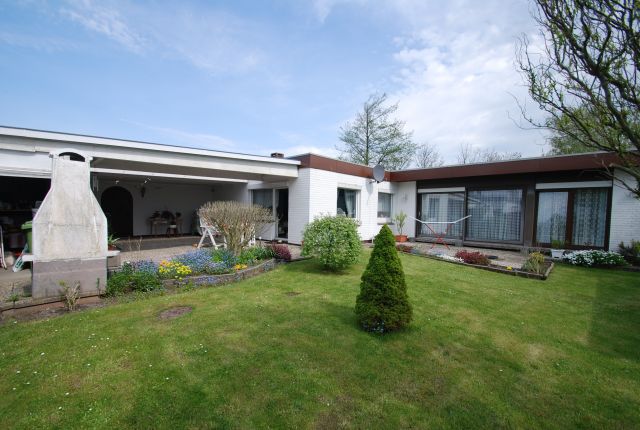 Friedrichskoog: Gepflegter Bungalow - ruhige Sackgassenlage in direkter Hafennähe! 