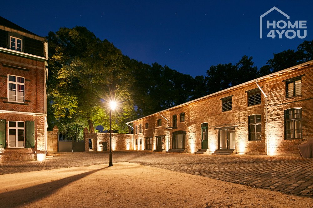 Köln: LOFT im luxuriös sanierten Gutshof, 144 qm, 2 SZ, Bad, WC, Einbauküche, Garten&Terrassen, Tiefgarage  Köln: LOFT im luxuriös sanierten Gutshof, 144 qm, 2 SZ, Bad, WC, Einbauküche, Garten&Terrassen, Tiefgarage