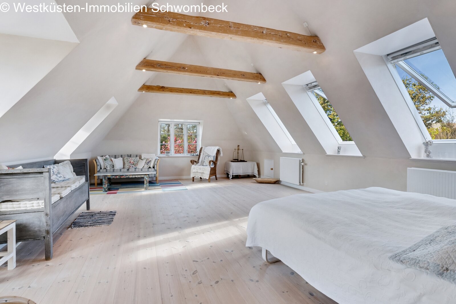 großes Zimmer DG