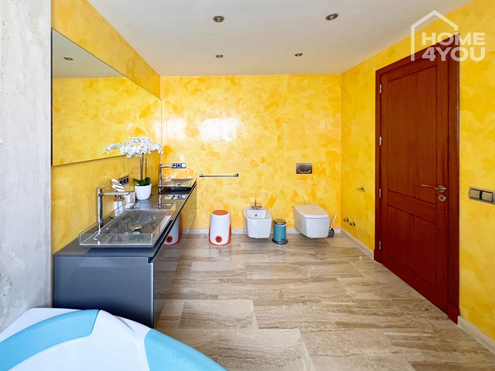 Badezimmer 1 Ansicht 2 Badezimmer 1 Ansicht 2