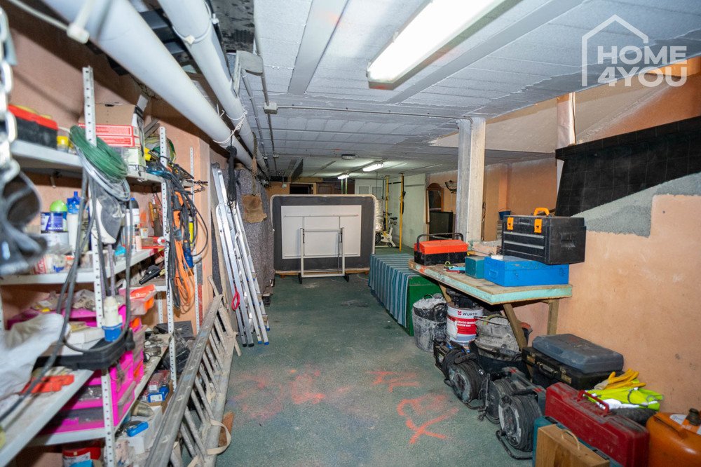 Garage und Werkraum Garage und Werkraum