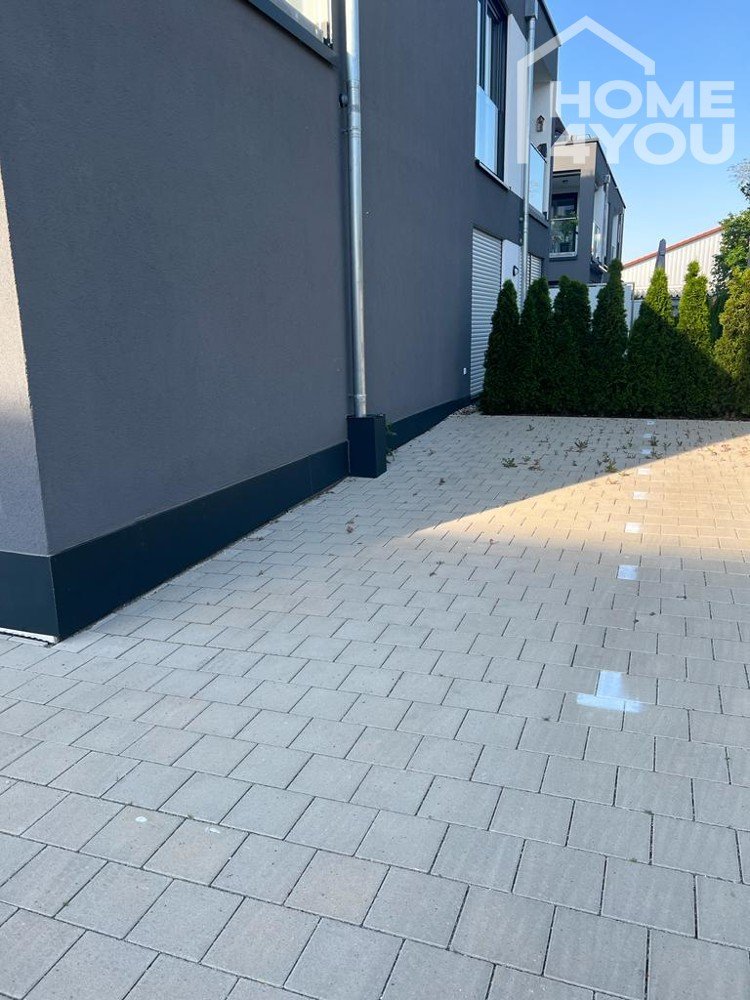 Illerkirchberg: Seitlich geschützter Stellplatz Raiffeisenstraße 6 in Illerkirchberg, befestigt, auf Privatgrund Illerkirchberg: Seitlich geschützter Stellplatz Raiffeisenstraße 6 in Illerkirchberg, befestigt, auf Privatgrund