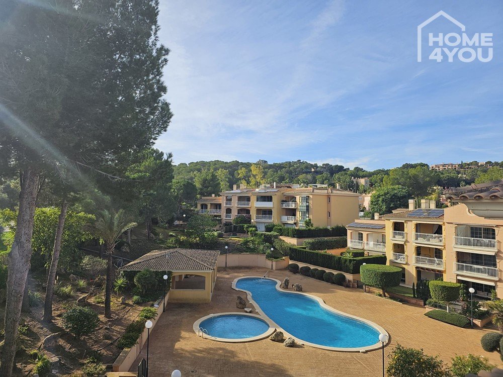 El Toro: Modernes Stadthaus in Santa Ponsa, 198m², 3 SZ, 3 Bäder, Pool, Terrassen, Garten, Stellplatz, Klima 