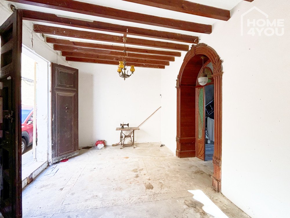 Santa Margalida: Imposantes Stadthaus zur freien Gestaltung, 544m², 3 Etagen, 13 Zimmer, Garten Terrassen, Zisterne 