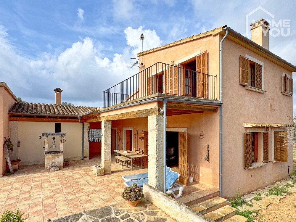 Salines (Ses): Preissensation: Finca in Ortsnähe, 327 m², 2 SZ, 2 Bäder, Pool, Terrassen, Außenküche, Garage, Solar 