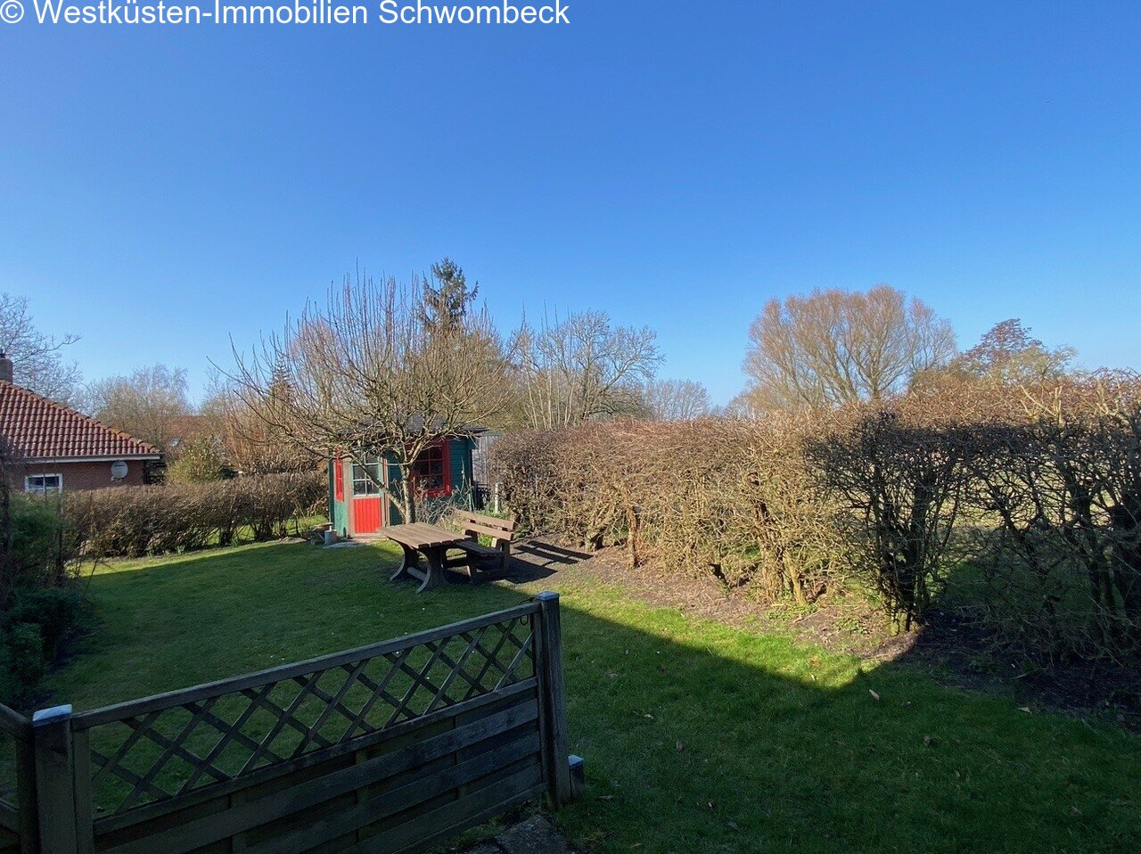 Garten mit Gartenhaus