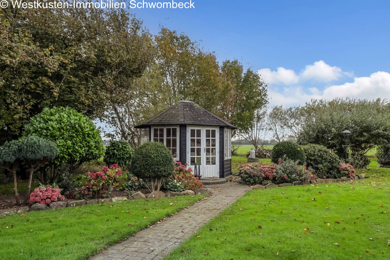 Garten mit Gartenhaus