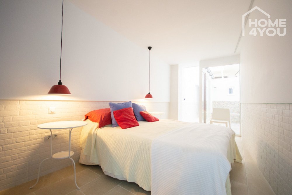 Felanitx: Modernes Stadthaus mit Duplex & Gästeapartment, 228m², 3 SZ, 3 Bäder, Terrassen, Klima, Investment 