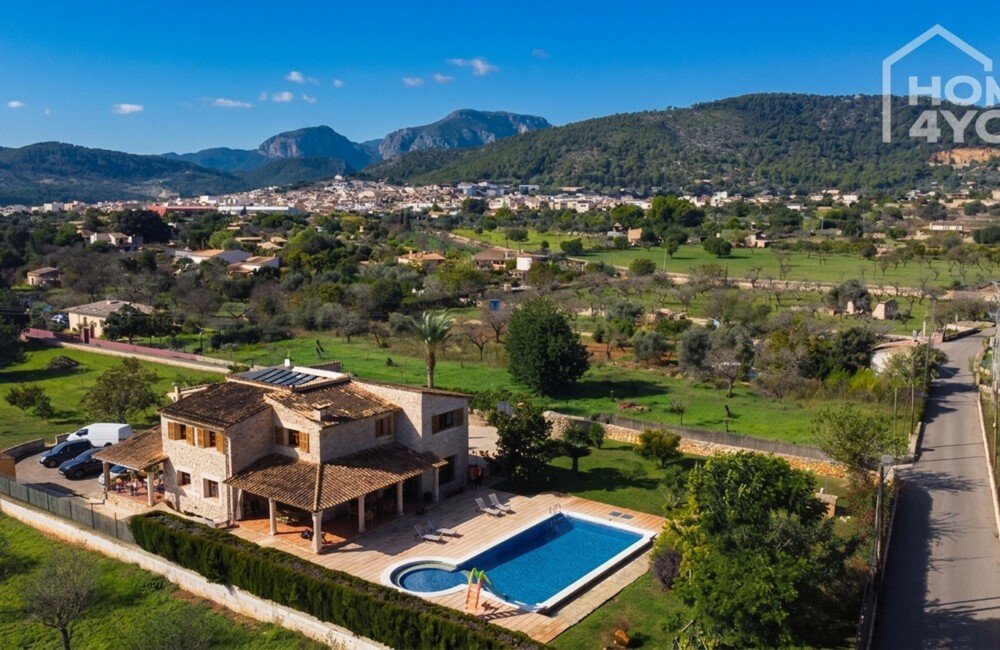Lloseta: Mallorquinische Villa mit Salzwasserpool & Blick auf die Tramuntana, 4 SZ, 3 Bäder, Solar, Heizung 