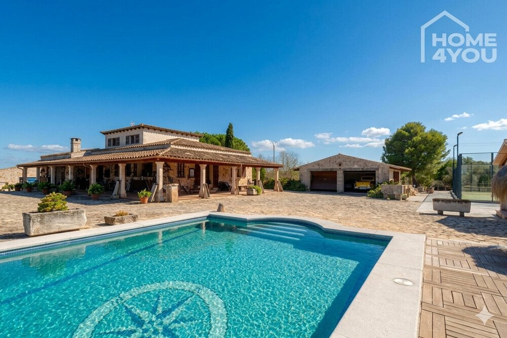 Santa Margalida: Mediterrane Finca mit 8.970m² in Ruhelage mit Pádelplatz, 4 SZ, 4 Bäder, Wintergarten, Pool, Heizung 