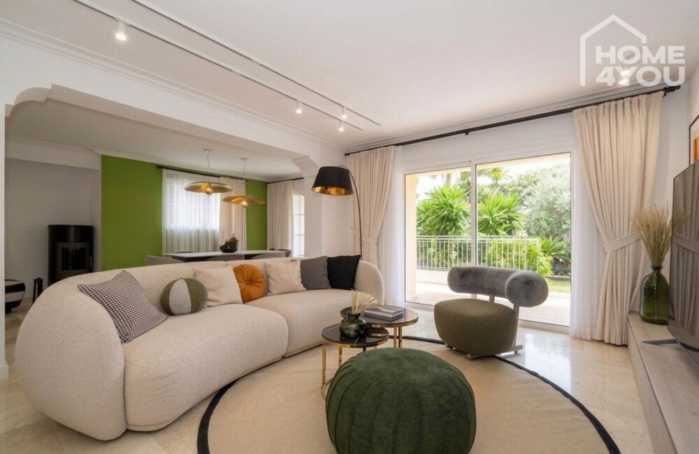 El Toro: Modernes Stadthaus in Santa Ponsa, 198m², 3 SZ, 3 Bäder, Pool, Terrassen, Garten, Stellplatz, Klima 