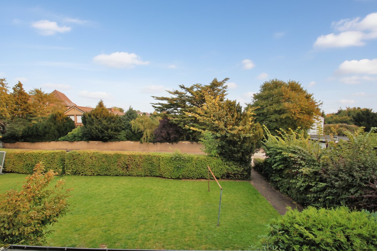 Blick von oben auf den Vorgarten