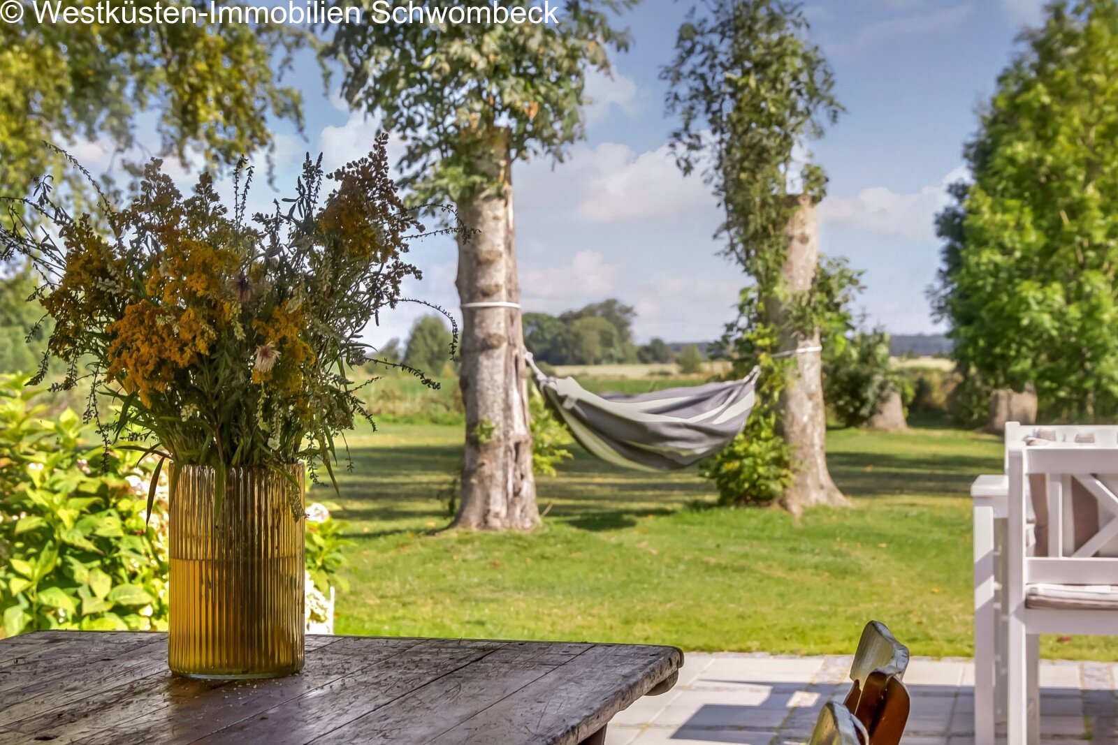 Parkähnliches Grundstück mit altem Baumbestand und freier Landschaftsaussicht