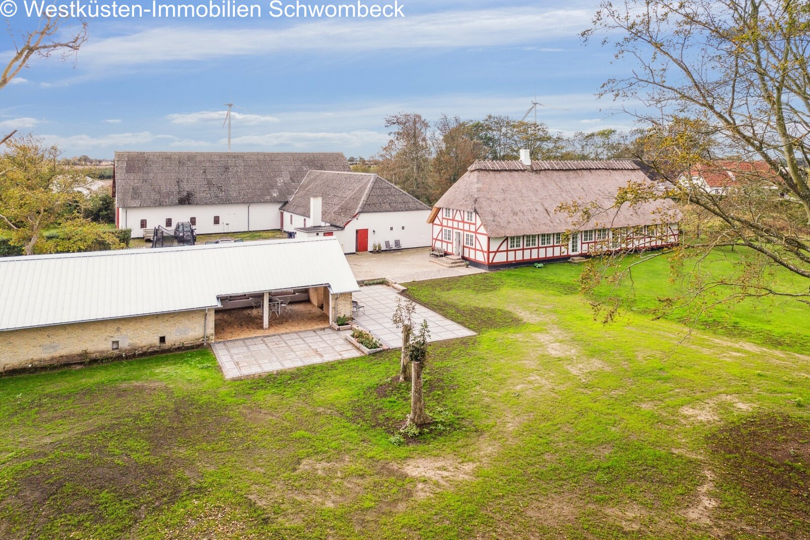 Harmonisches Fachwerkensemble mit authentischer Architektur und parkähnlichem Außengelände