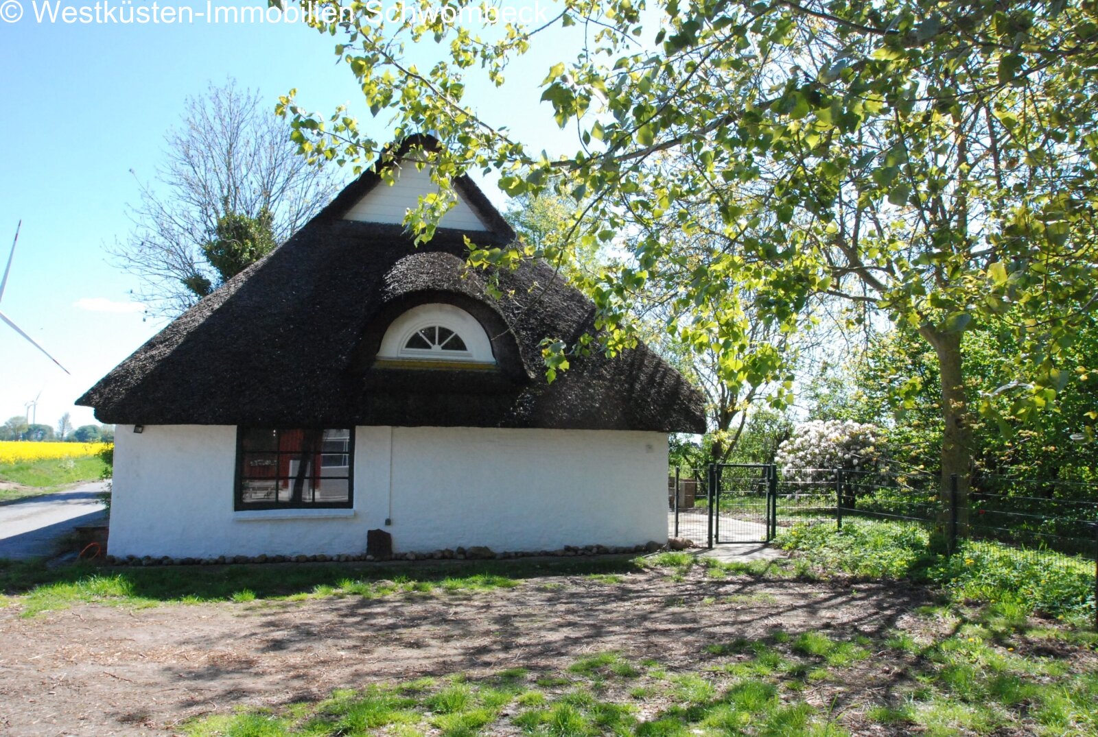 Idyllisches Reetdachhaus in malerischer Landschaftslage Idyllisches Reetdachhaus in malerischer Landschaftslage