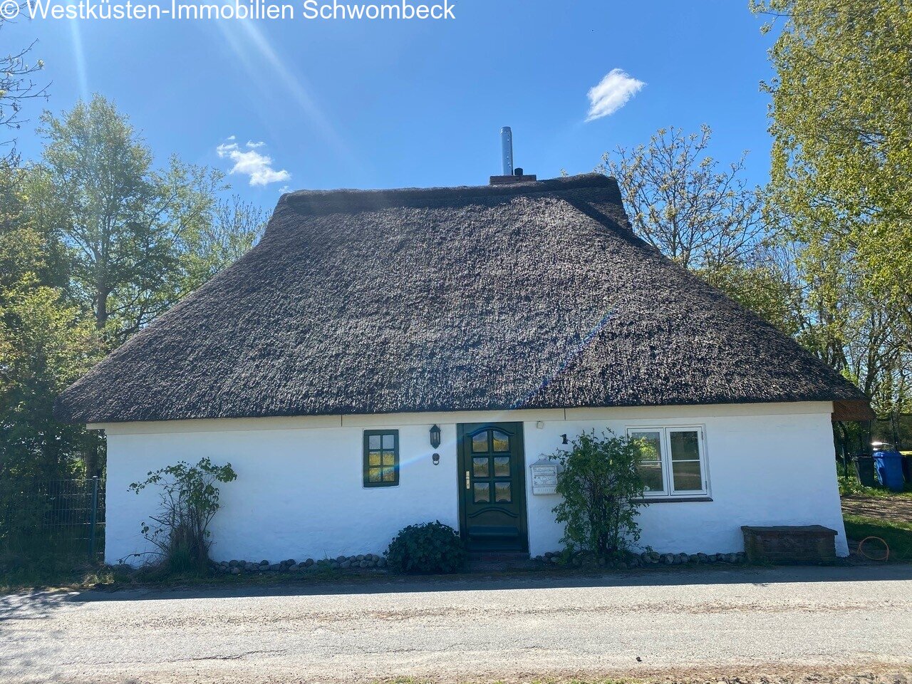 Authentisches Reetdachhaus mit klassischer Norddeutscher Architektur Authentisches Reetdachhaus mit klassischer Norddeutscher Architektur