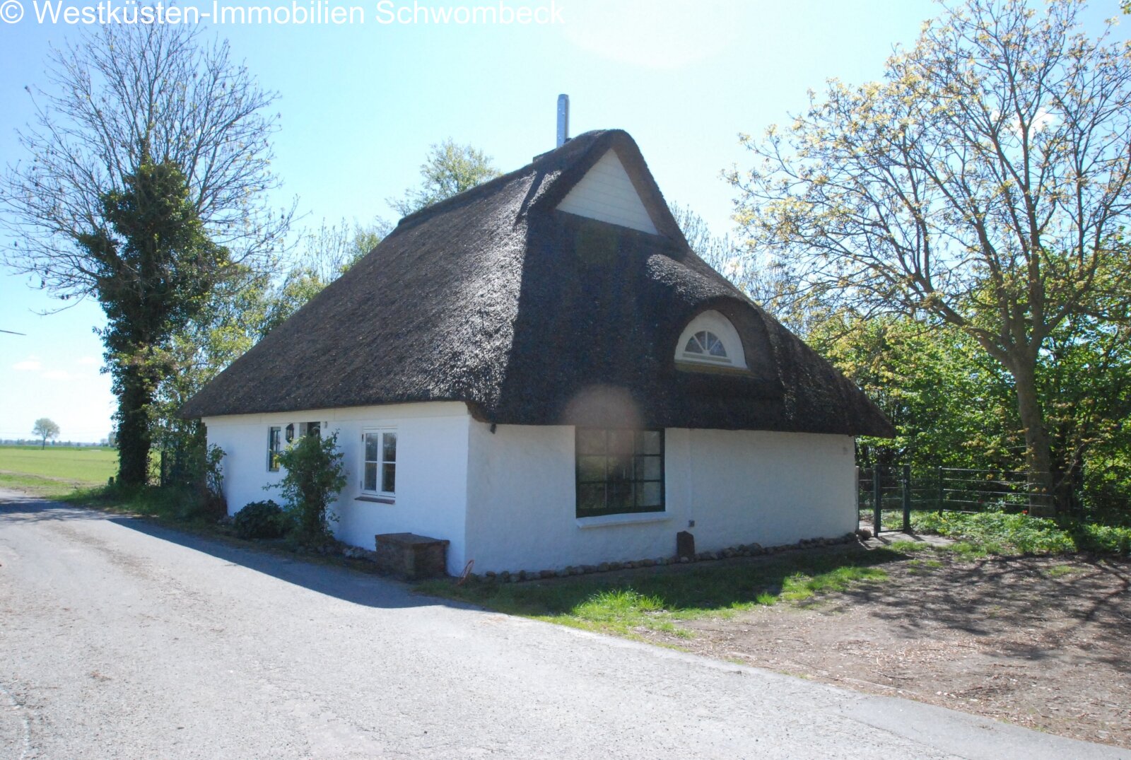Romantisches Reetdachhaus mit malerischem Landschaftsblick Romantisches Reetdachhaus mit malerischem Landschaftsblick