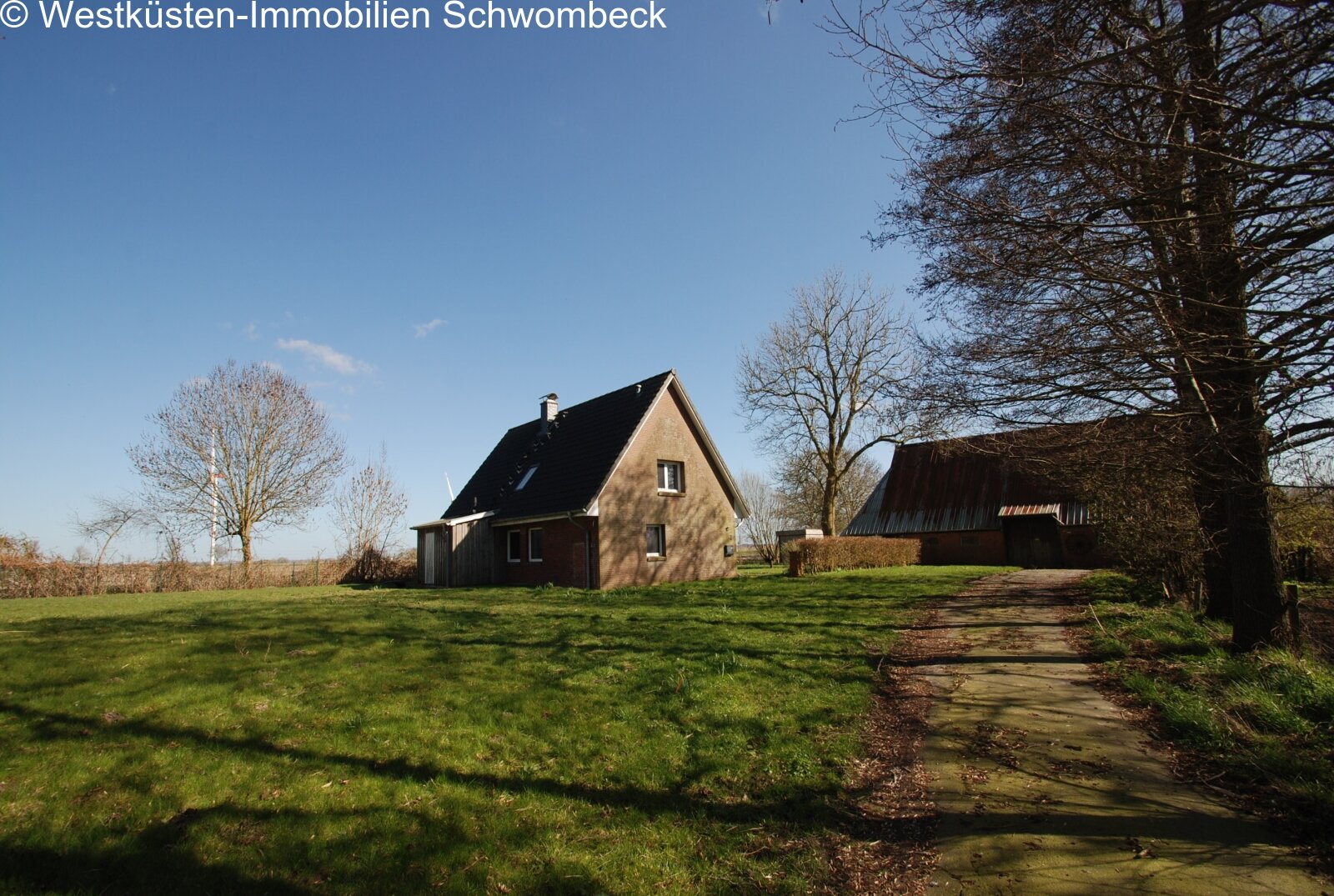 Ruhige Hofanlage mit separatem Nebengebäude und parkähnlichem Grundstück Ruhige Hofanlage mit separatem Nebengebäude und parkähnlichem Grundstück