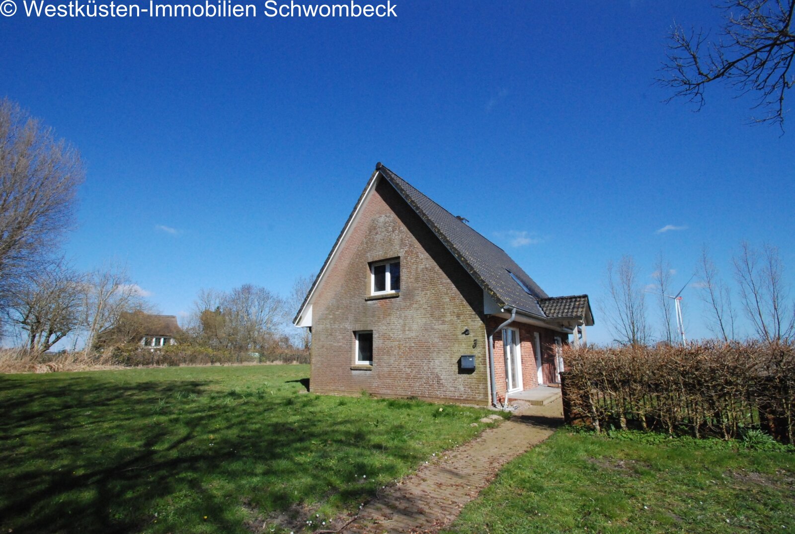 Klassisches Backsteinhaus mit charaktervollem Satteldach und ländlicher Lage Klassisches Backsteinhaus mit charaktervollem Satteldach und ländlicher Lage