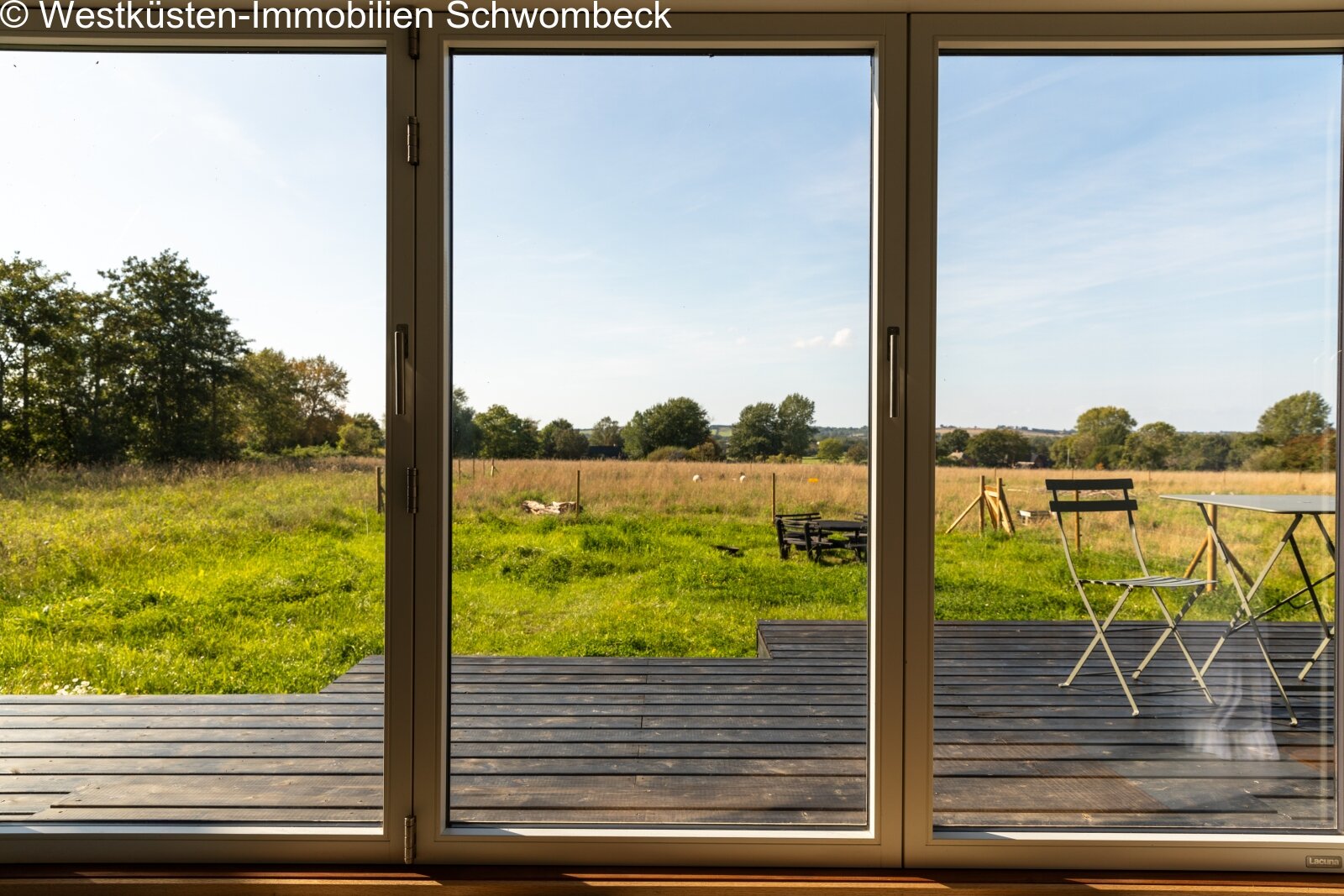 Zirkuswagen-Raumhohe Verglasungen mit panoramischem Landblick und direktem Terrassenzugang