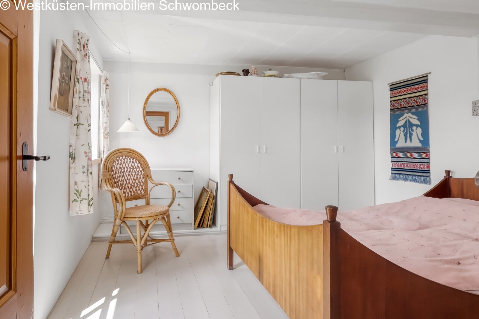 Helles Schlafzimmer mit Einbauschränken und optimaler Stauraum-Lösung Helles Schlafzimmer mit Einbauschränken und optimaler Stauraum-Lösung