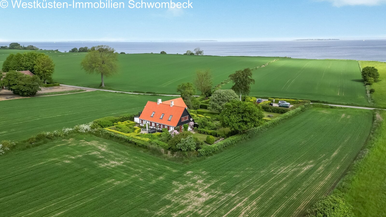 Luftaufnahme: Idyllisches Refugium mit unverbaubarem Fördeblick in herrlicher Landschaftslage Luftaufnahme: Idyllisches Refugium mit unverbaubarem Fördeblick in herrlicher Landschaftslage