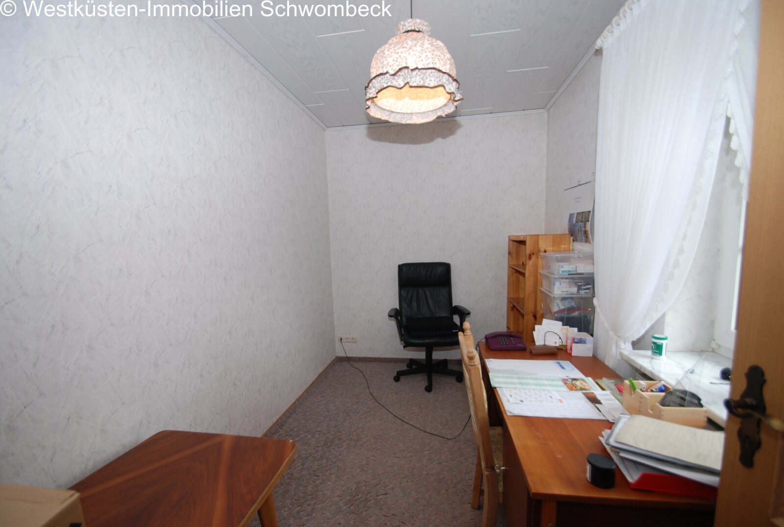 Funktionales Arbeitszimmer mit optimaler Raumnutzung und natürlicher Beleuchtung Funktionales Arbeitszimmer mit optimaler Raumnutzung und natürlicher Beleuchtung